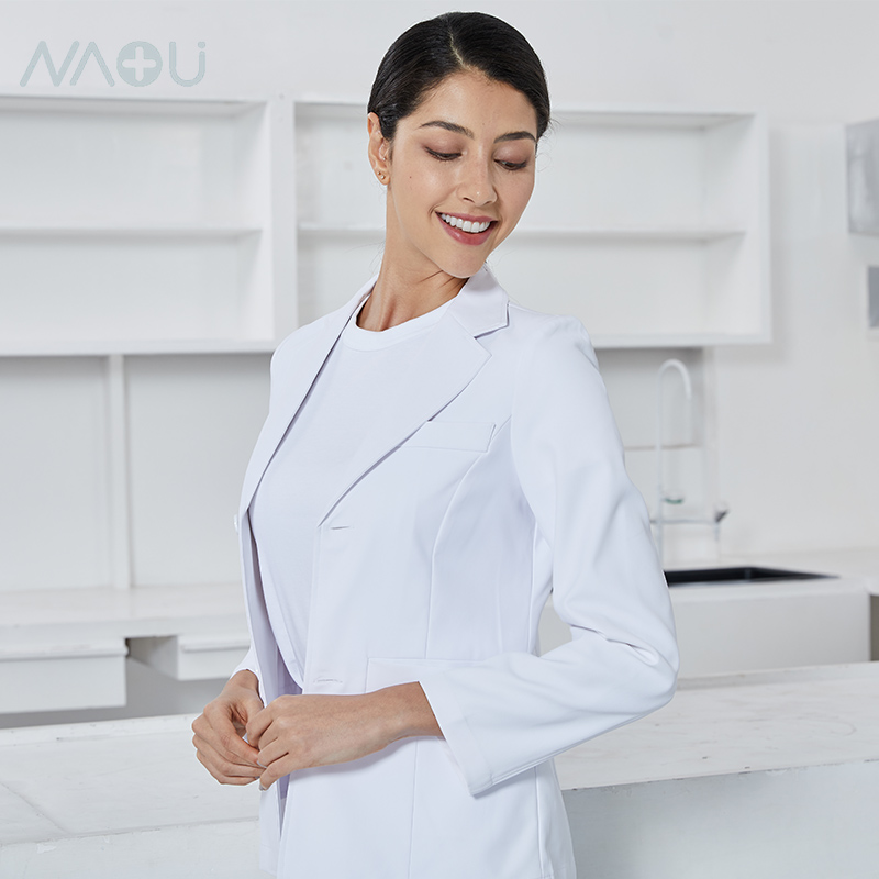 Im Angebot: Arztuniformen, Uni – Medical Lab Center Bewertung und Preis